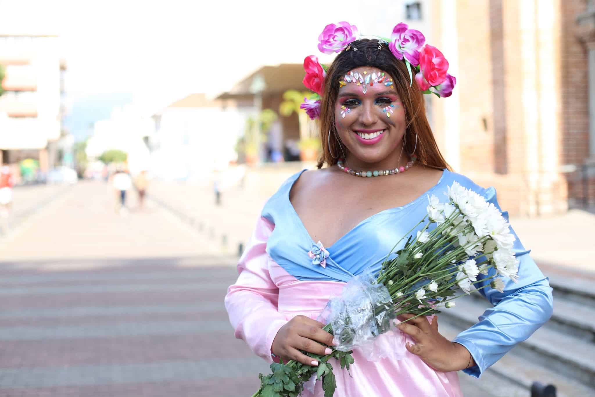 Alexia psicologa trans documentando la violencia y desapariciones del conflicto colombiano